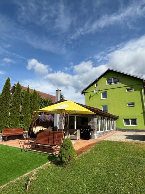 Property building, Off site, Garden, Garden view, Parking
