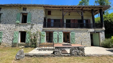 Property building, Patio, Day, Garden, Garden view