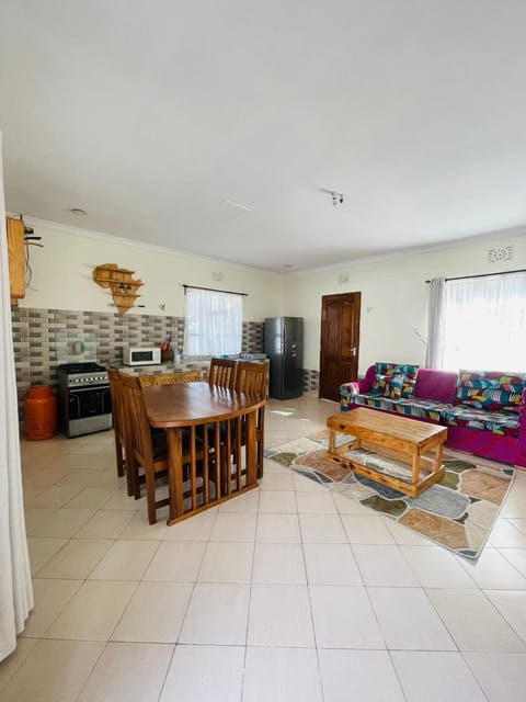 Kitchen or kitchenette, Living room, Seating area, Dining area, oven, pet friendly