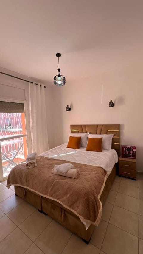 Bed, towels