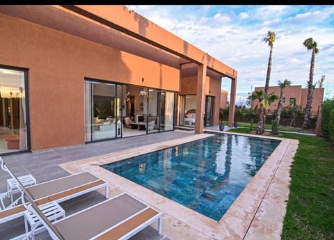 Pool view, Swimming pool, sunbed