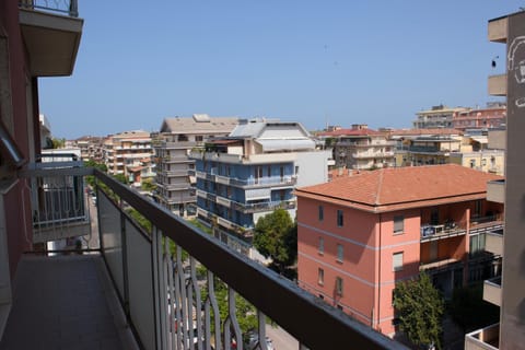 Property building, Day, View (from property/room), View (from property/room), Balcony/Terrace, City view, City view
