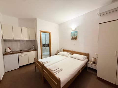 Kitchen or kitchenette, Bedroom, pet friendly