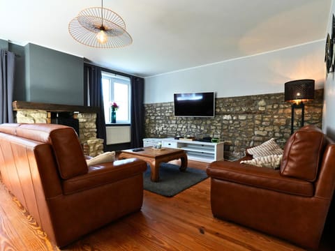 Communal lounge/ TV room, TV and multimedia, Living room, Seating area