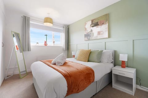 Bed, Natural landscape, Bedroom, towels
