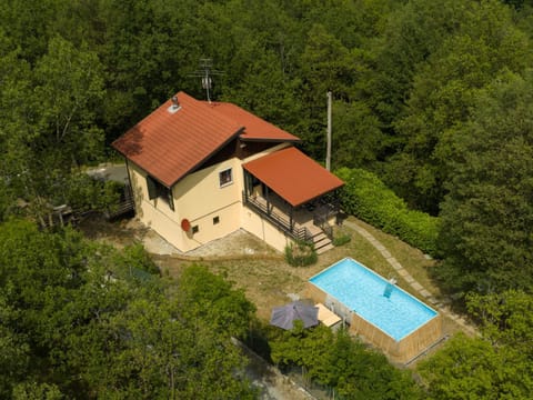 Property building, Bird's eye view, Garden, Swimming pool