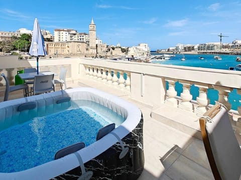 Hot Tub, View (from property/room), Balcony/Terrace, City view, Sea view