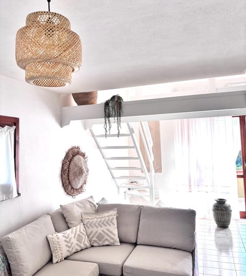TV and multimedia, Balcony/Terrace, Living room, Seating area, Dining area, air conditioner