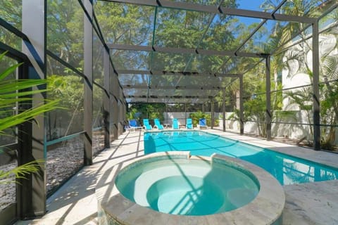 Day, Natural landscape, Hot Tub, Swimming pool, sunbed