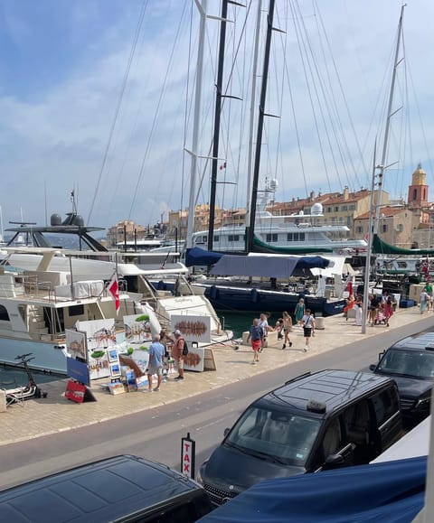 City view, Sea view