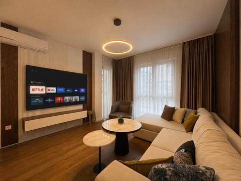 Communal lounge/ TV room, TV and multimedia, Living room, Seating area, Evening entertainment