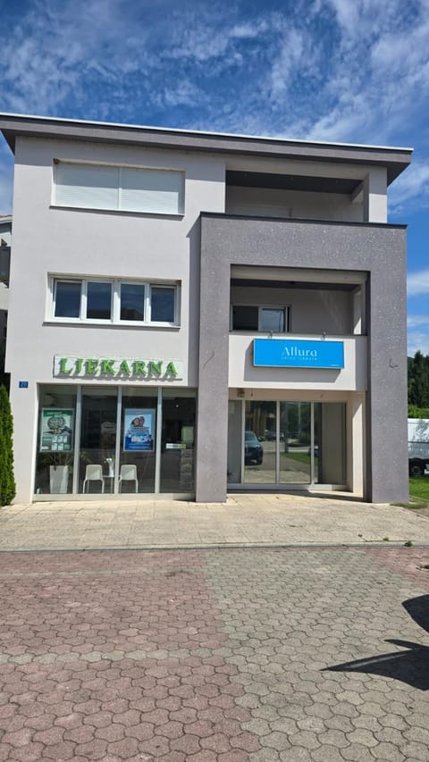 Property building, Facade/entrance