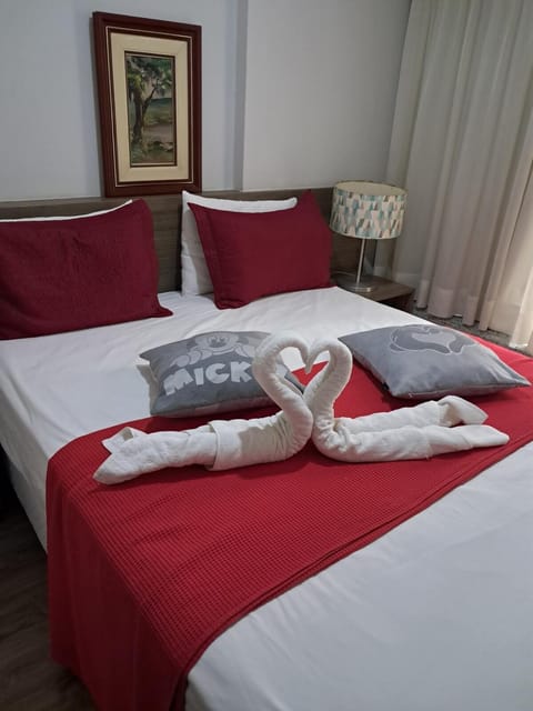 Bedroom, towels