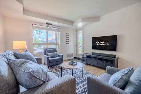 TV and multimedia, Living room, Seating area, Evening entertainment