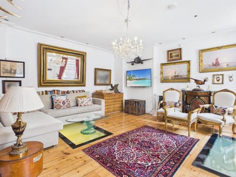 Living room, Photo of the whole room, Seating area