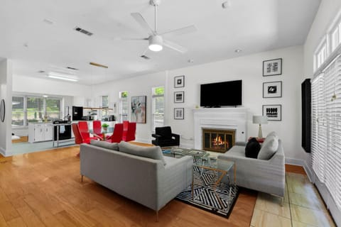 Communal lounge/ TV room, TV and multimedia, Living room, Seating area, Evening entertainment, fireplace