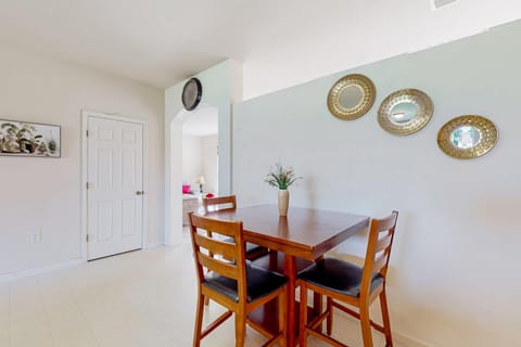 Seating area, Dining area