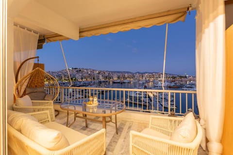 View (from property/room), Balcony/Terrace, Living room, Seating area, City view, Sea view