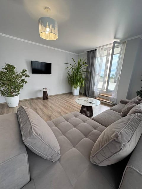 Communal lounge/ TV room, TV and multimedia, Living room, Seating area