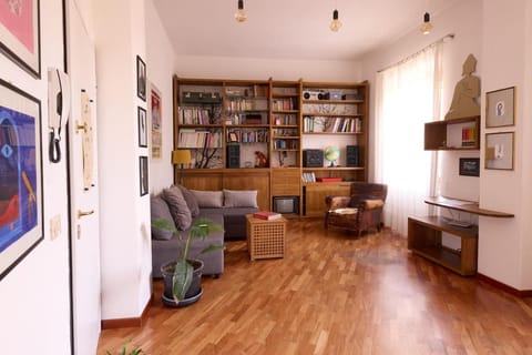 Library, Living room, Seating area