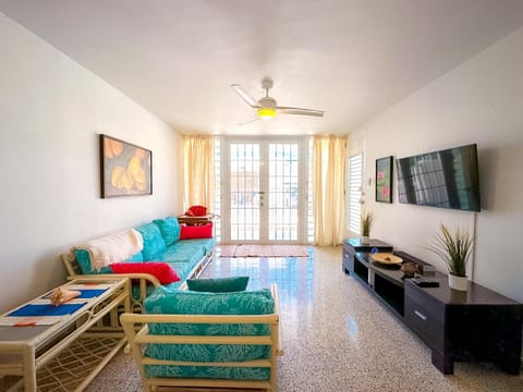 TV and multimedia, Living room, Seating area, Evening entertainment, Evening entertainment