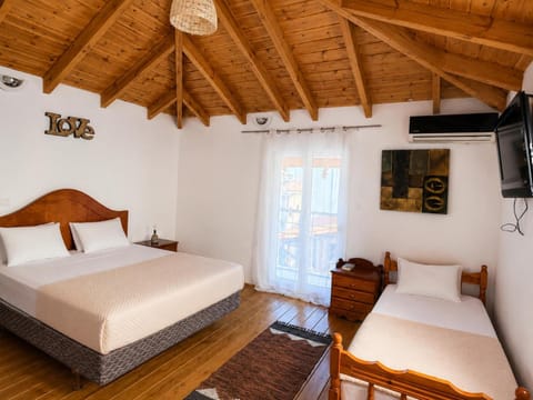 Bed, TV and multimedia, Balcony/Terrace, Bedroom, air conditioner