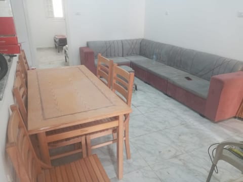 Living room, Dining area, Food, Guests, Guests