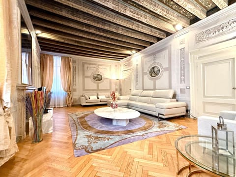Communal lounge/ TV room, Living room, Seating area, internet