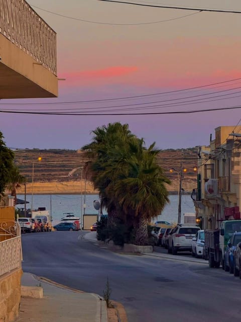 Neighbourhood, Sea view