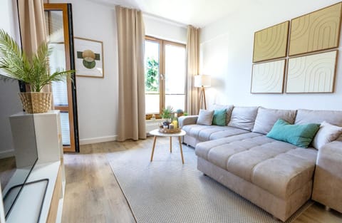 Communal lounge/ TV room, Balcony/Terrace, Living room