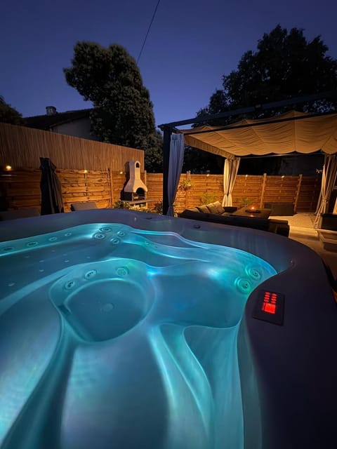 Night, Hot Tub
