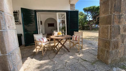 Property building, Patio, Balcony/Terrace