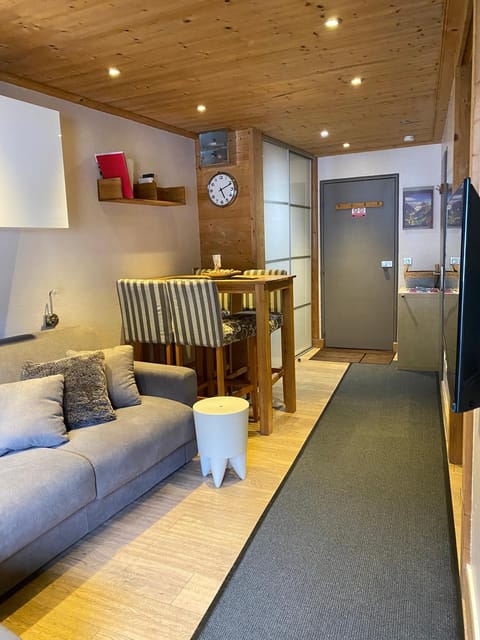 Living room, Dining area, storage