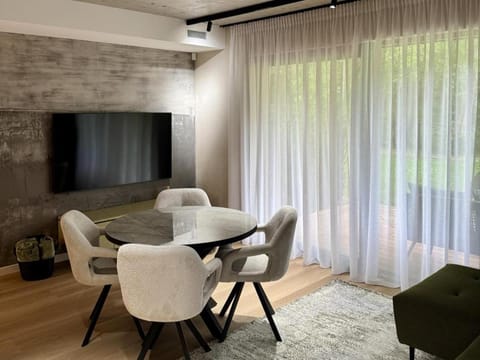 Communal lounge/ TV room, TV and multimedia, Living room, Seating area, Evening entertainment