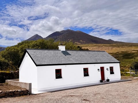 Property building, Day, Natural landscape, Landmark view, Mountain view