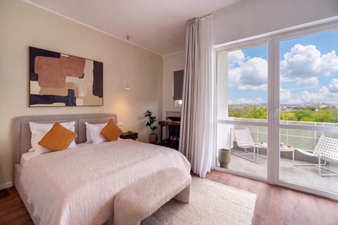 Bed, Natural landscape, View (from property/room), Balcony/Terrace, Photo of the whole room, Seating area, Bedroom