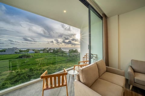 Day, Natural landscape, View (from property/room), Balcony/Terrace, Living room, Seating area