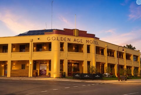 Property building, Restaurant/places to eat, Day, Garden, Balcony/Terrace, Sunrise