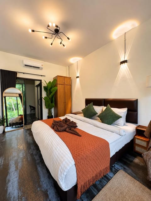 Bed, Photo of the whole room, Bedroom, towels, wardrobe, air conditioner