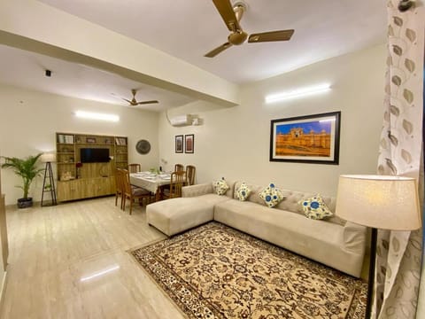 TV and multimedia, Living room, Seating area, air conditioner
