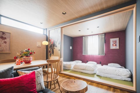 Bed, Living room, Photo of the whole room, Dining area, Bedroom