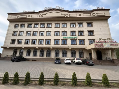 Property building, Day, Location, Parking