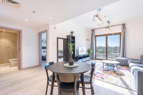 Bed, Living room, Photo of the whole room, Seating area, Dining area, Bedroom
