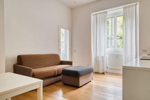 Living room, Seating area, Dining area, internet