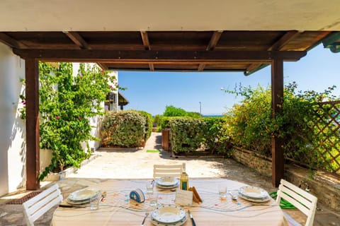 Natural landscape, Garden, Balcony/Terrace, Dining area, Sea view