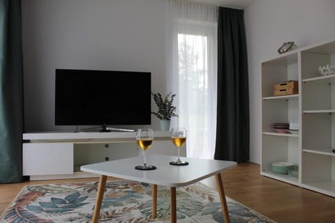 Communal lounge/ TV room, TV and multimedia, Living room, Evening entertainment