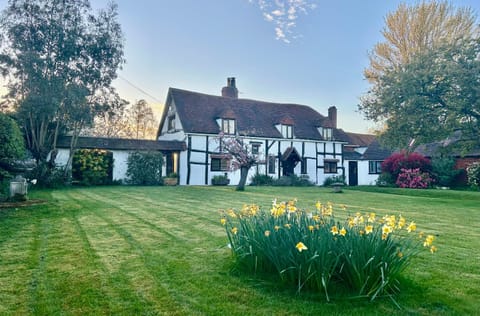 Property building, Spring, Day, Natural landscape, Garden, Garden view