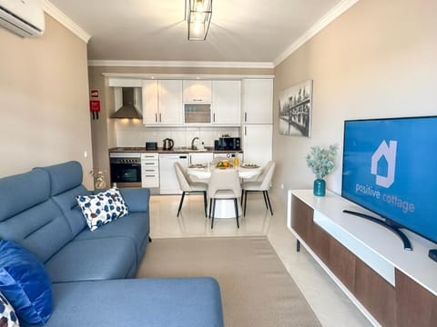 TV and multimedia, Kitchen or kitchenette, Living room, Seating area, oven, stove, air conditioner