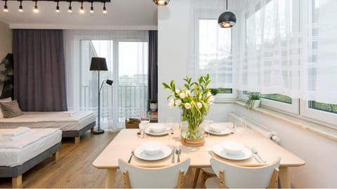 Bed, Living room, Photo of the whole room, Seating area, Dining area