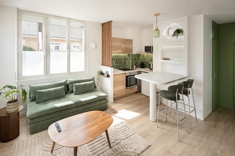 Kitchen or kitchenette, Living room, Seating area, Dining area